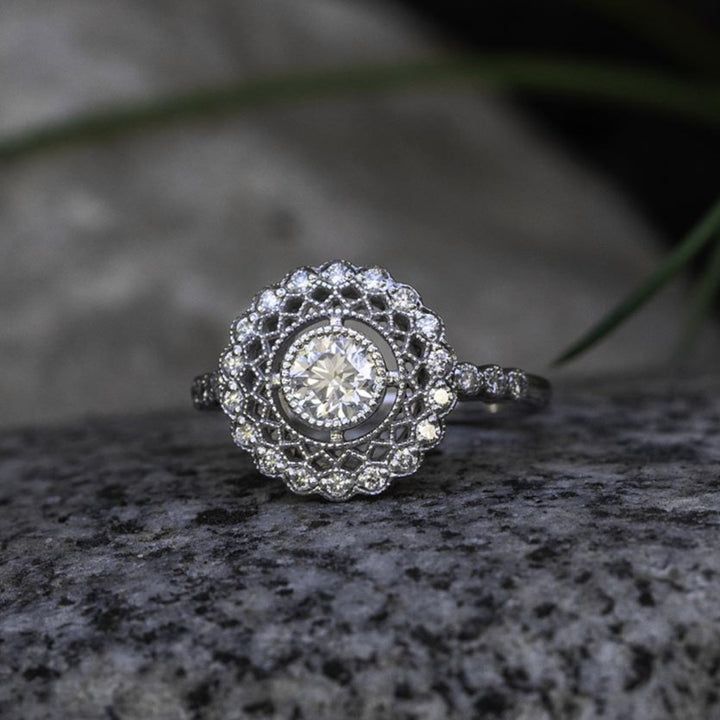 Or - Vintage Inspired Diamond Ring, 0.86 carat natural diamonds