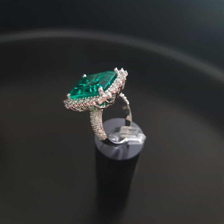 statement ring- green emerald, Diamonds, White gold