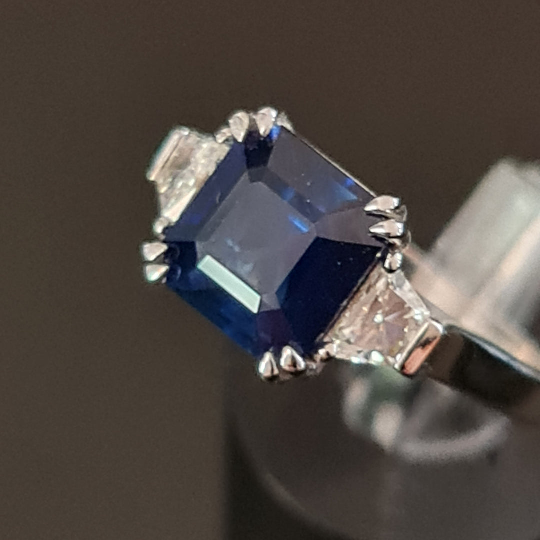 Rana- 2.60 carat natural sapphire ring with 0.46 carat natural diamonds