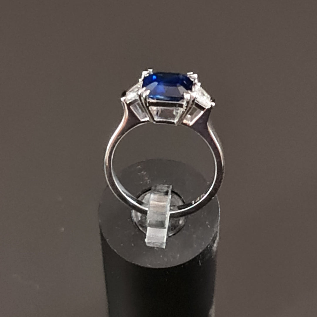 Rana- 2.60 carat natural sapphire ring with 0.46 carat natural diamonds