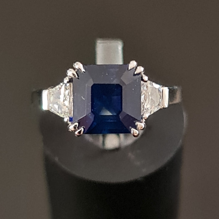 Rana- 2.60 carat natural sapphire ring with 0.46 carat natural diamonds