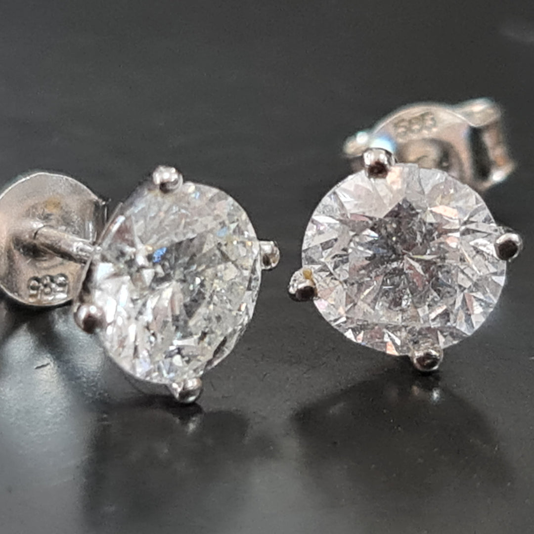 2.73 carat round diamond Earrings