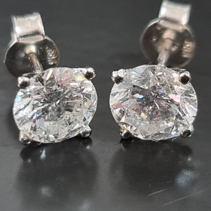 2.73 carat round diamond Earrings