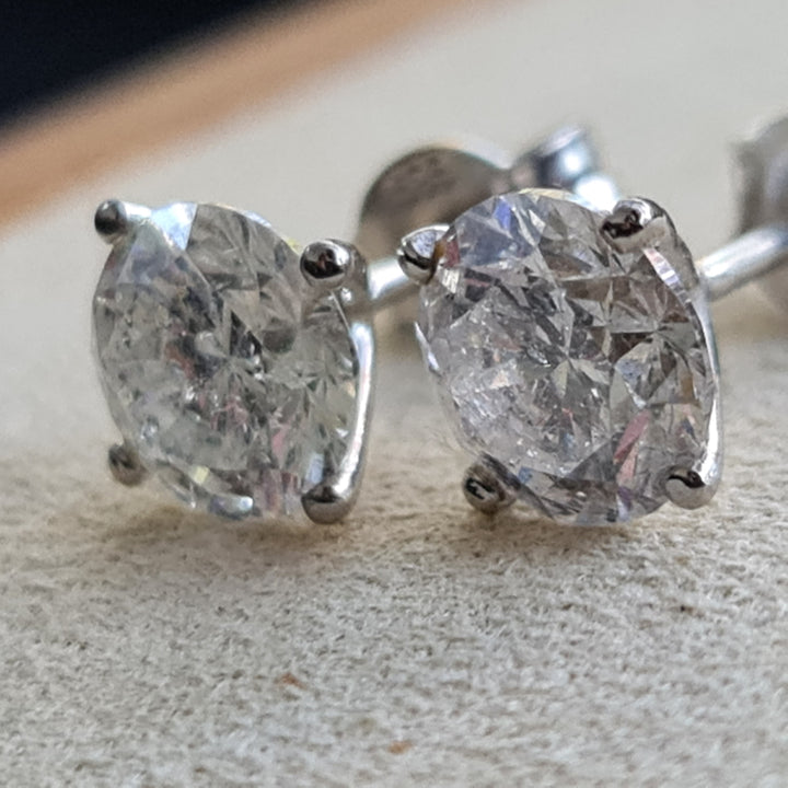 2.73 carat round diamond Earrings