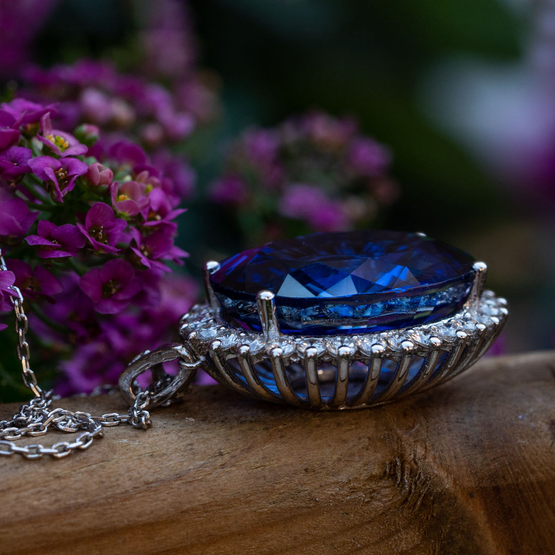 Domenica - 23.00 carat oval sapphire pendant with 0.95 carat natural diamonds