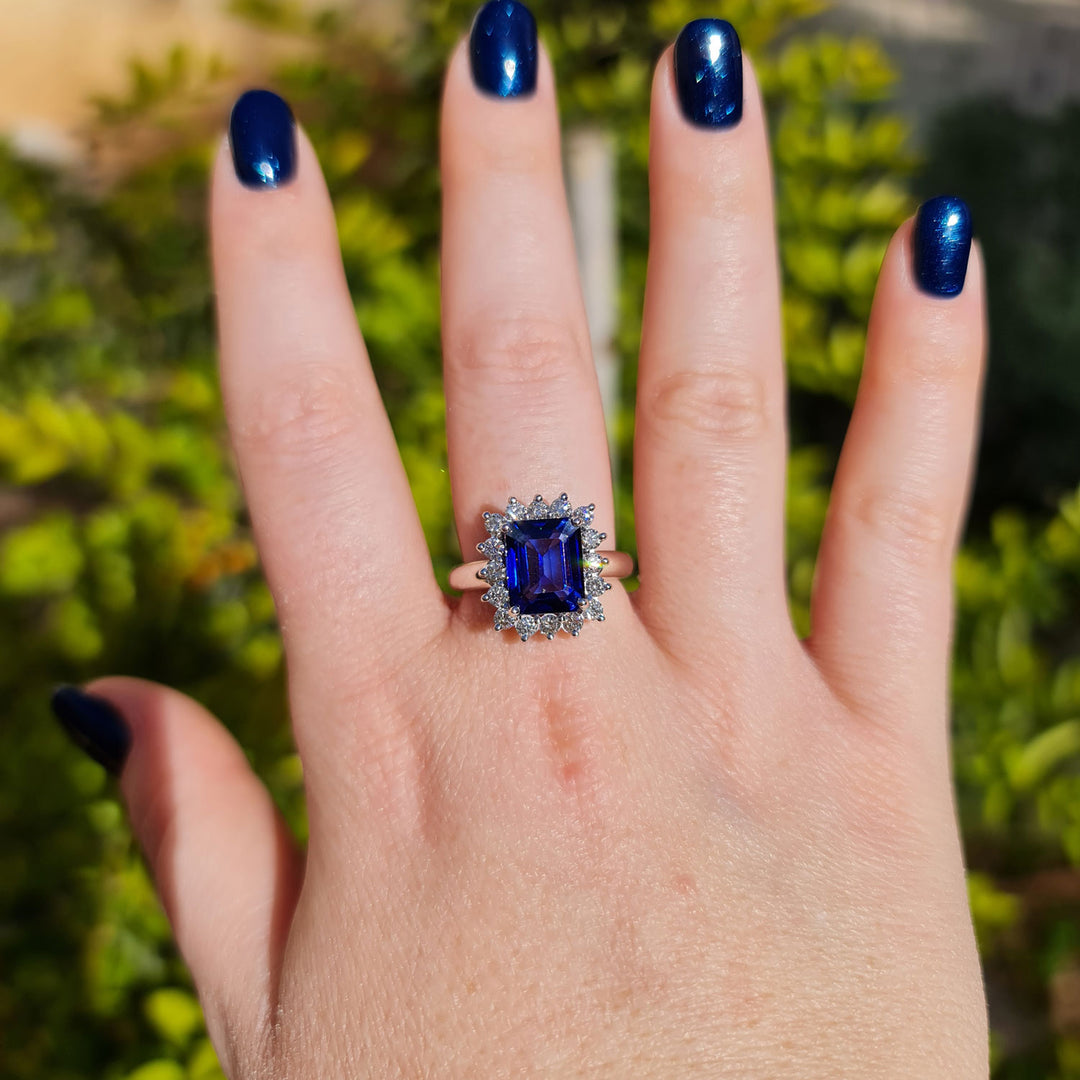 Nora - 4.81  carat sapphire ring with 0.70 carat natural diamonds