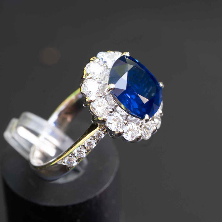Maria- GRS Certificate - 4.39 carat natural royal blue sapphire ring 1.65 carat natural diamonds