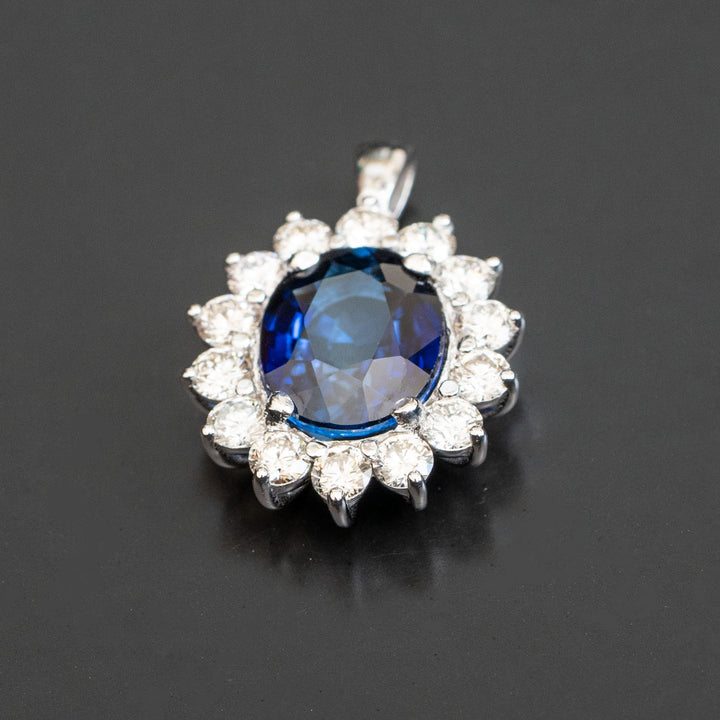 Alessia - 5.00 carat oval sapphire pendant with 1.00 carat natural diamonds