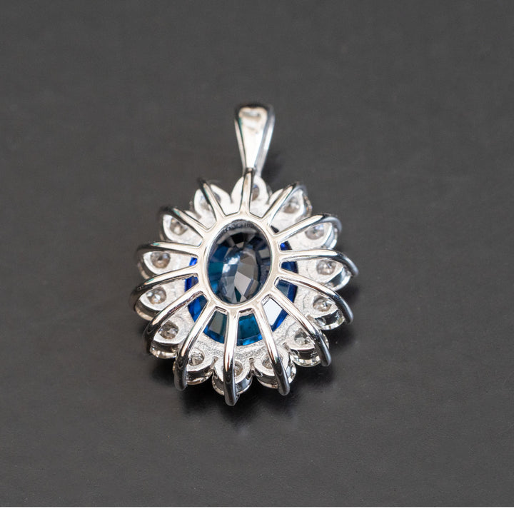 Alessia - 5.00 carat oval sapphire pendant with 1.00 carat natural diamonds