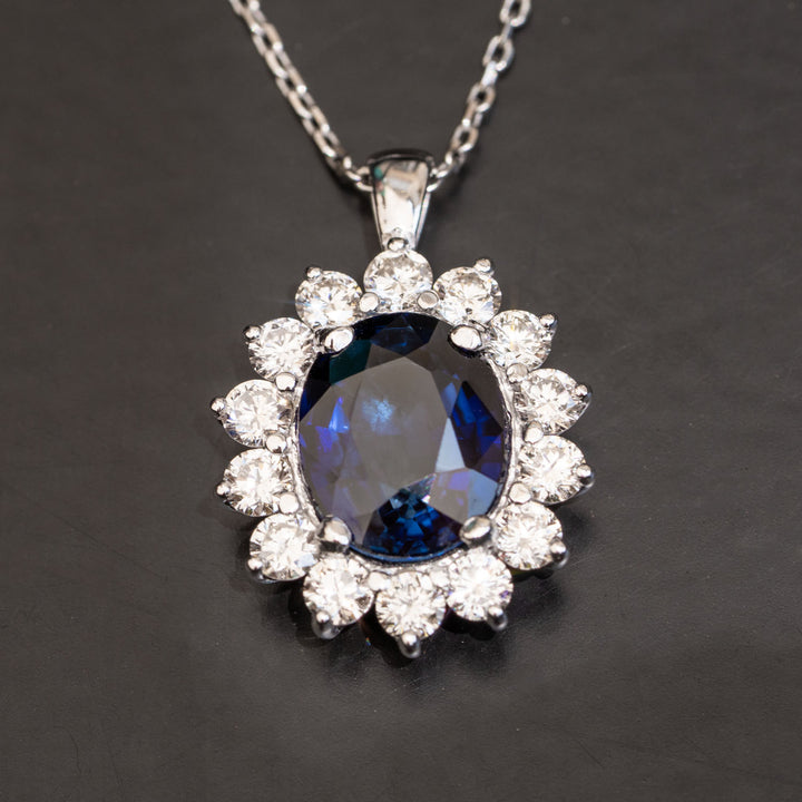 Alessia - 5.00 carat oval sapphire pendant with 1.00 carat natural diamonds