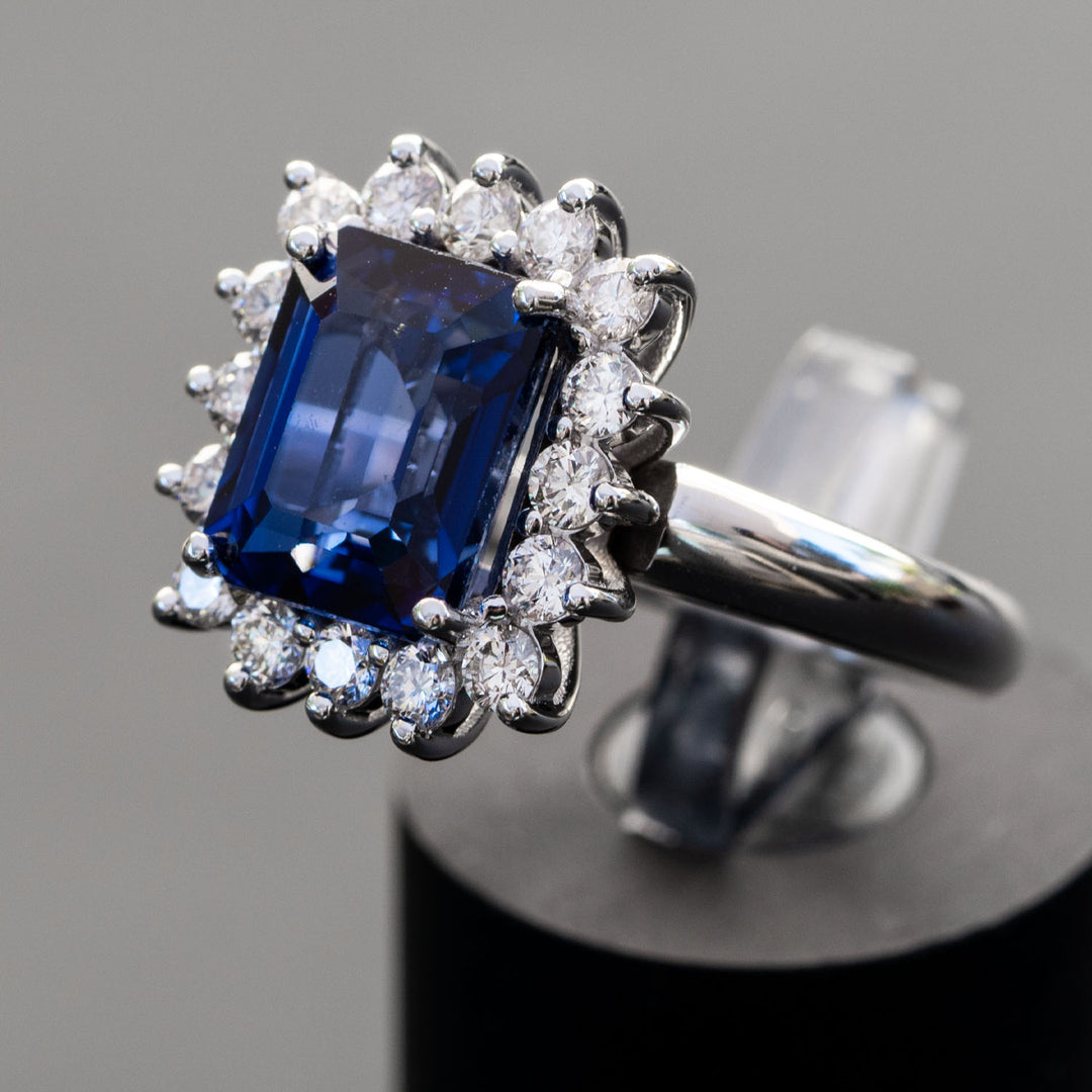 Nora - 4.81  carat sapphire ring with 0.70 carat natural diamonds