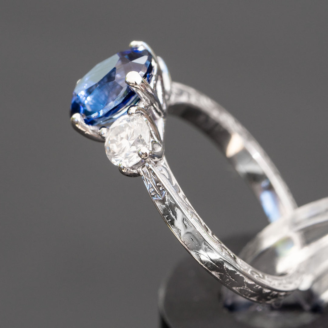 Aline - 2.50 carat natural sapphire ring with 0.80 carat natural diamonds