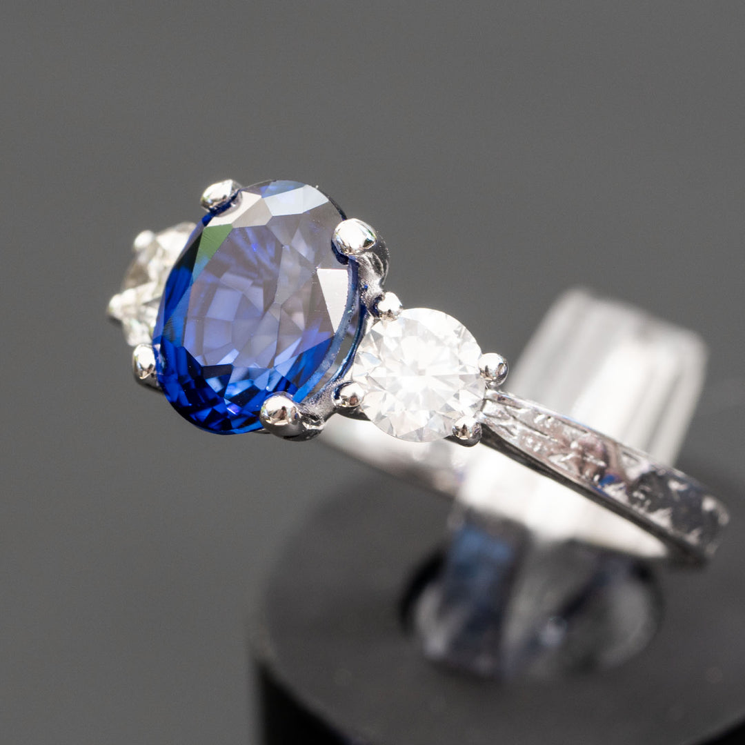 Aline - 2.50 carat natural sapphire ring with 0.80 carat natural diamonds