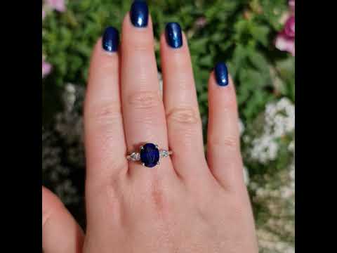 Luna - 3.50 carat sapphire ring with 0.55 carat natural diamonds