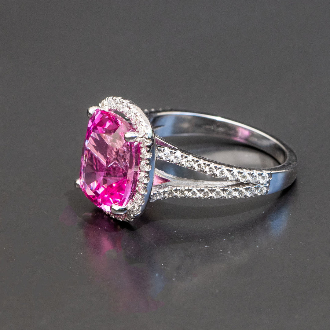 Andrée - 6.50 carat cushion pink sapphire ring with 0.69 carat natural diamonds