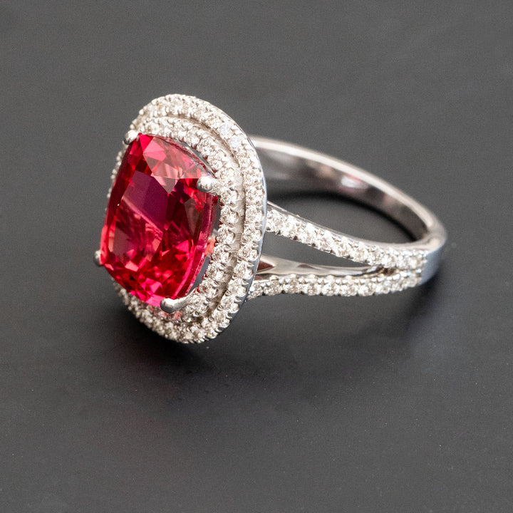 Audette - 6.50 carat red sapphire ring with 1.08 carat natural diamonds