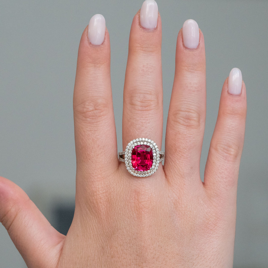 Audette - 6.50 carat red sapphire ring with 1.08 carat natural diamonds