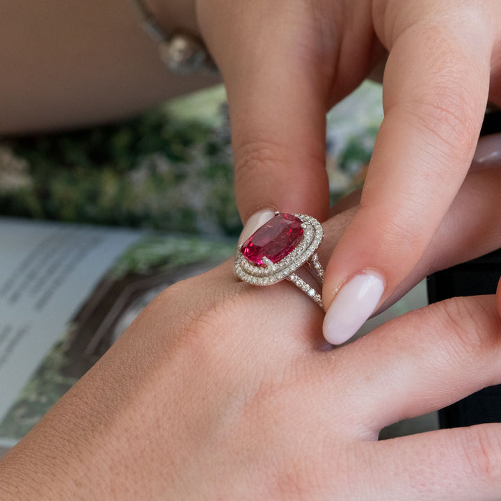 Audette - 6.50 carat red sapphire ring with 1.08 carat natural diamonds