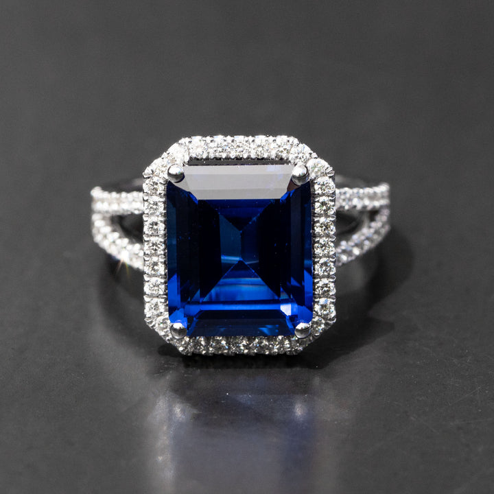 Aimée - 7.15 carat emerald sapphire ring with 0.72 carat natural diamonds