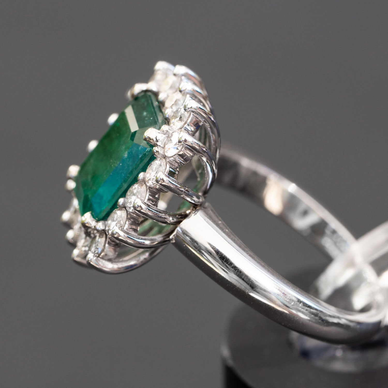 2.87 carat natural emerald engagement ring, Green emerald diamond ring ...