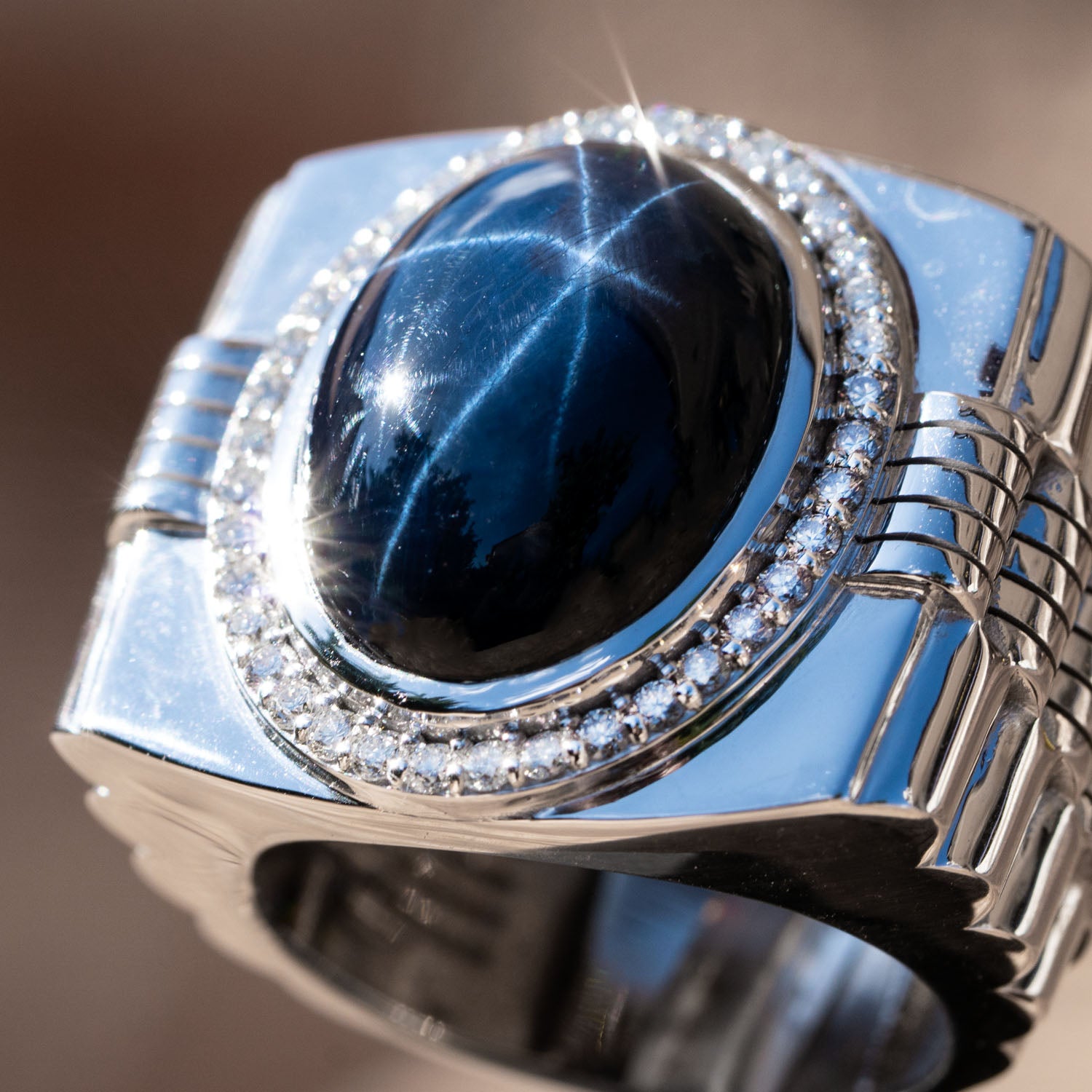 Clarette Bague saphir etoile ovale naturel 15.00 carats avec diamants naturels 0.60 carat