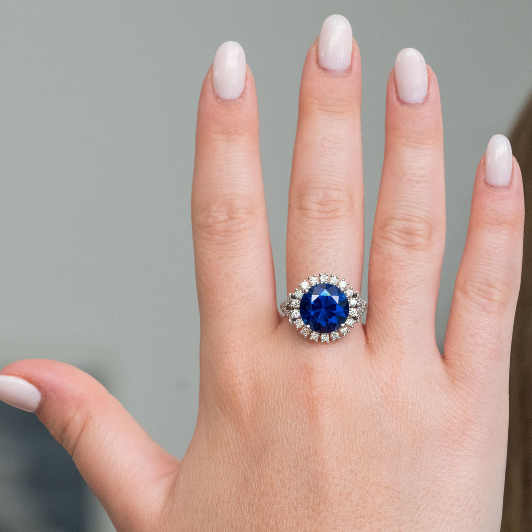 Amalie - 8.00 carat round sapphire ring with 0.97 carat natural diamonds