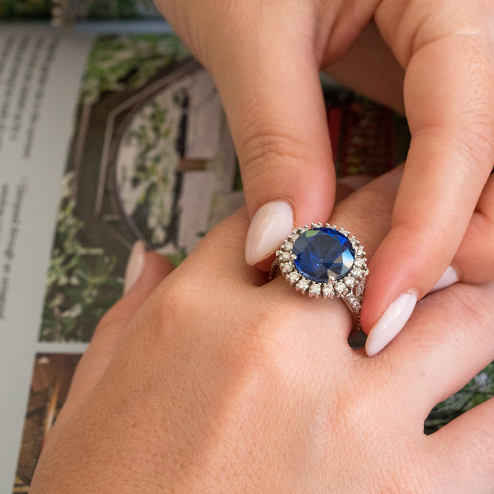 Amalie - 8.00 carat round sapphire ring with 0.97 carat natural diamonds