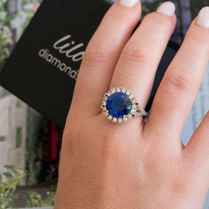 Amalie - 8.00 carat round sapphire ring with 0.97 carat natural diamonds