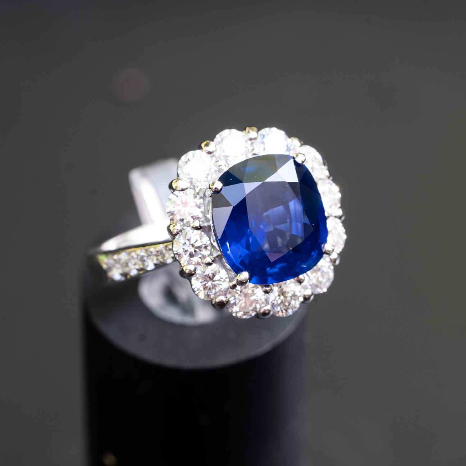 Certified 2.5 Carat Blue Sapphire Ring with Diamonds ,, Size: Shraddha  Shree Gems at Rs 7900 in New Delhi