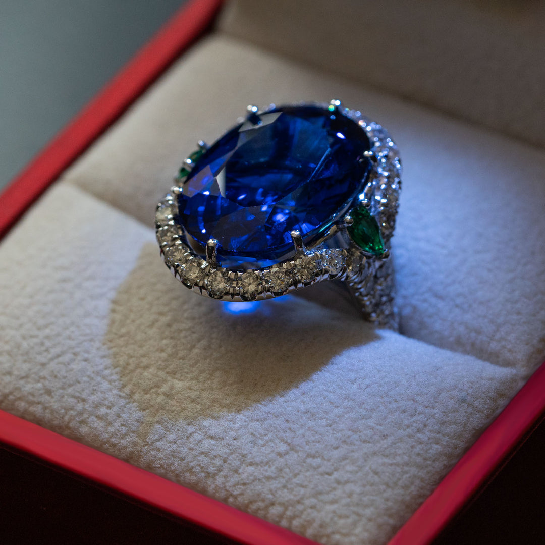 Juliana - 25.00 ct oval sapphire ring with 0.30 natural green emeralds and 1.10 carat natural diamonds